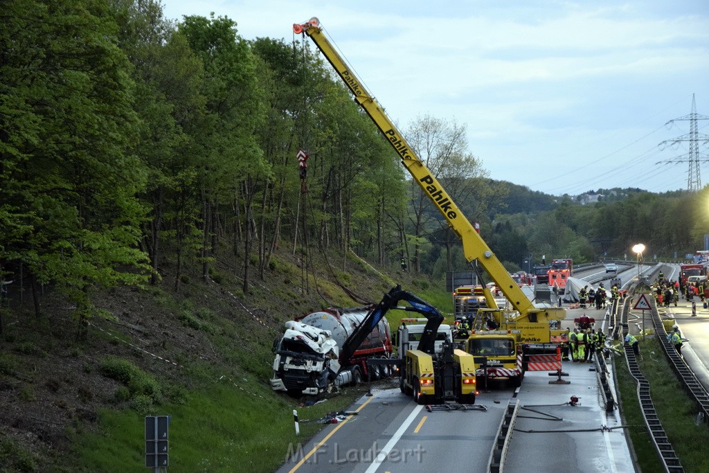 VU Gefahrgut LKW umgestuerzt A 4 Rich Koeln Hoehe AS Gummersbach P499.JPG - Miklos Laubert